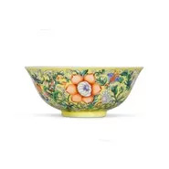 A yellow-ground famille-rose 'floral' bowl, Seal mark and period of Qianlong-国际艺术品交易网