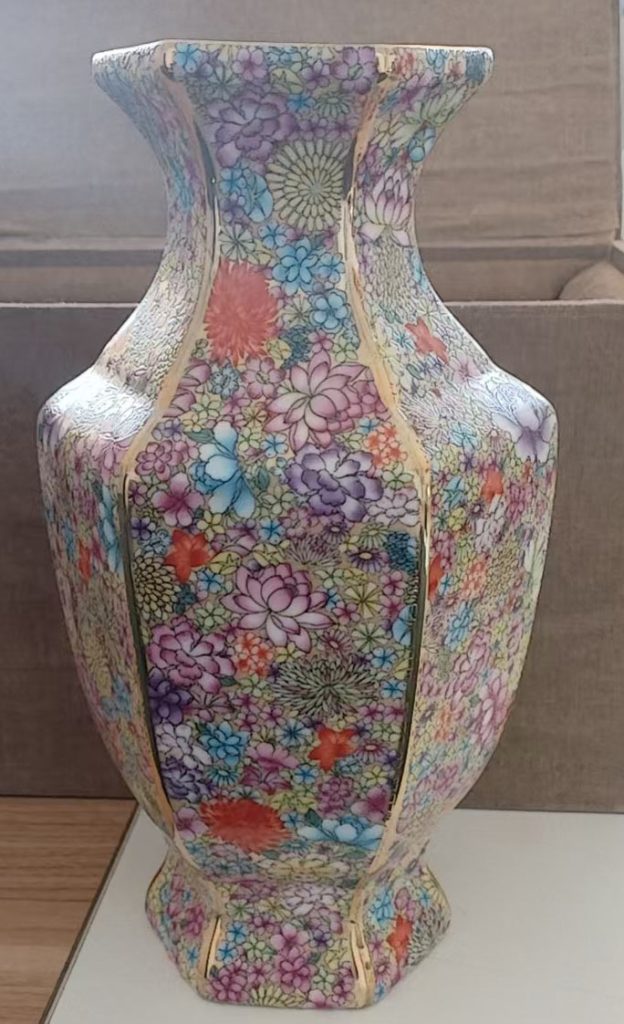 图片[1]-European reflux porcelain Qing Dynasty Qianlong Wanhua color drawing gold multi-edging vase-国际艺术品交易网