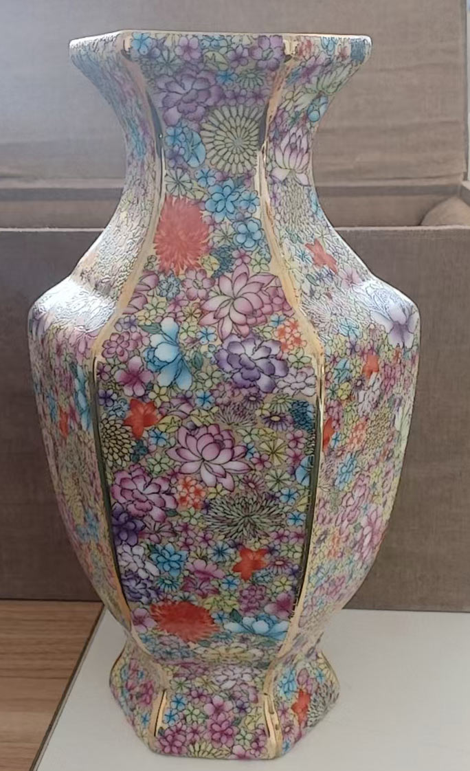 European reflux porcelain Qing Dynasty Qianlong Wanhua color drawing gold multi-edging vase-国际艺术品交易网