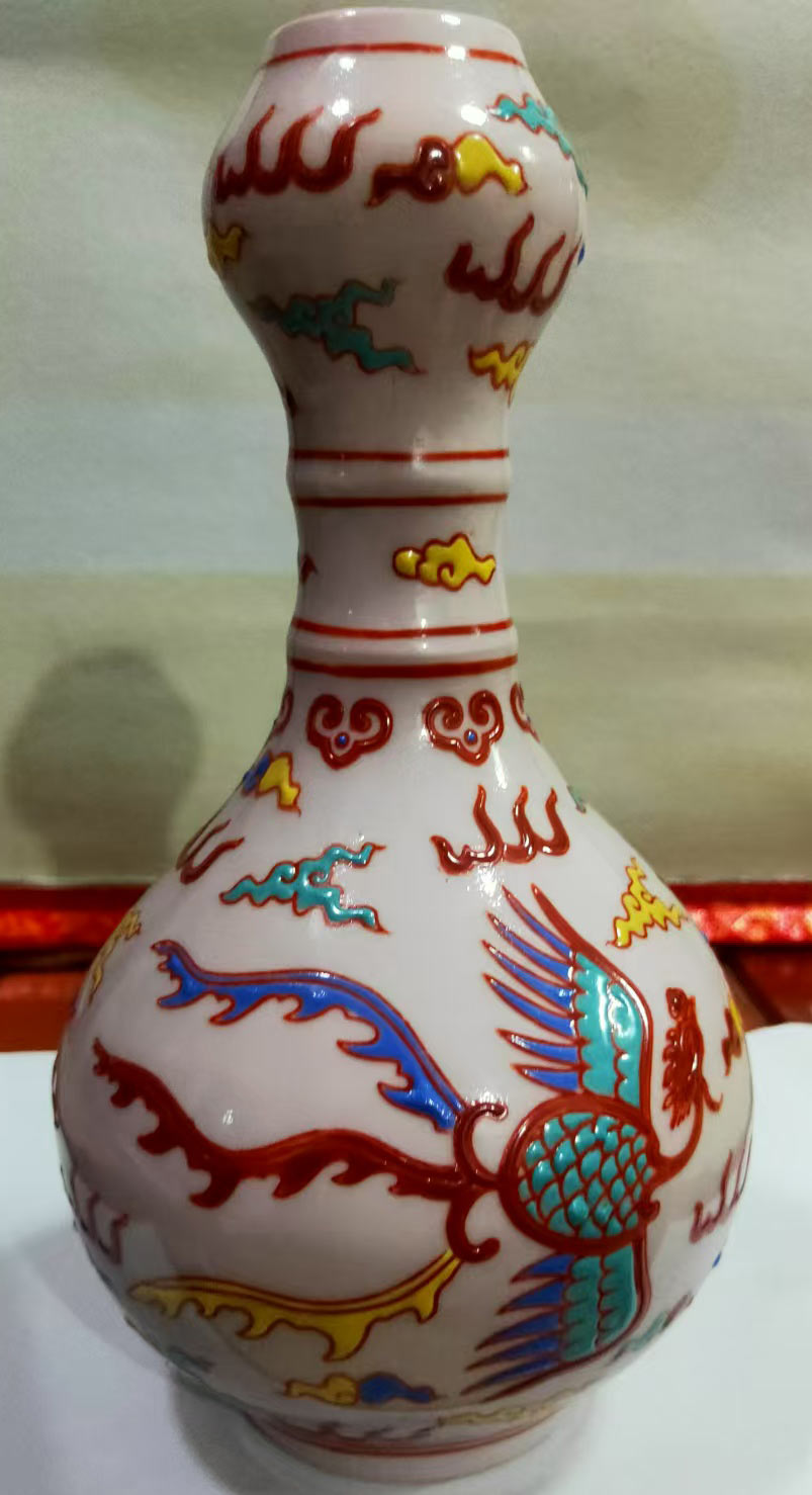 Jade pot spring vase-国际艺术品交易网