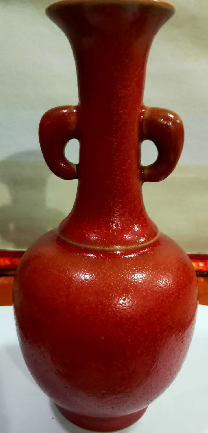 Qing Dynasty Kangxilang red glaze elephant ear bottle-国际艺术品交易网