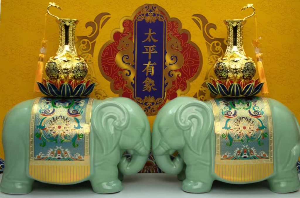 图片[1]-A pair of Flander enamel celadon elephants-国际艺术品交易网