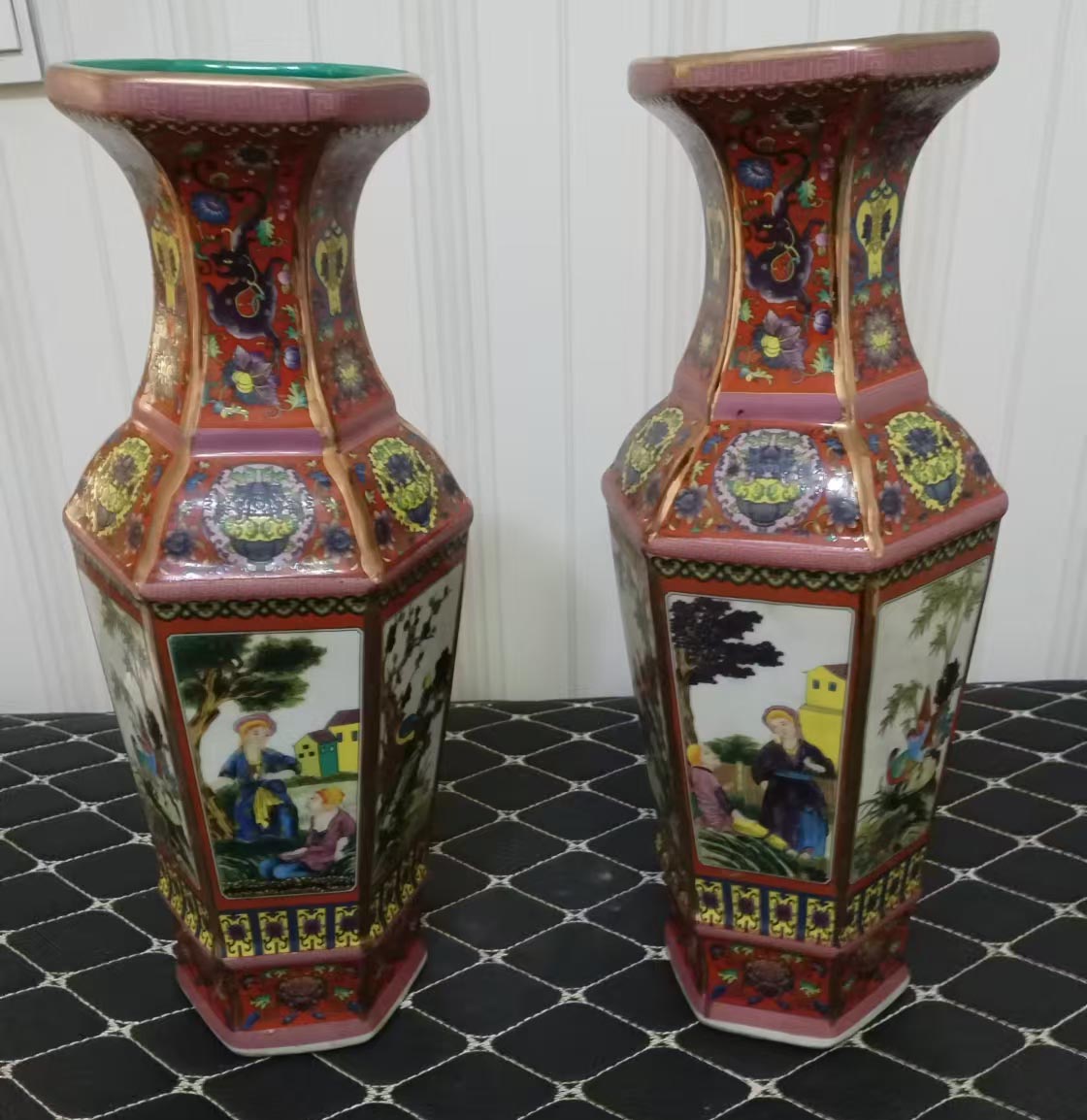 A set of rust red 6 side window square bottles-国际艺术品交易网