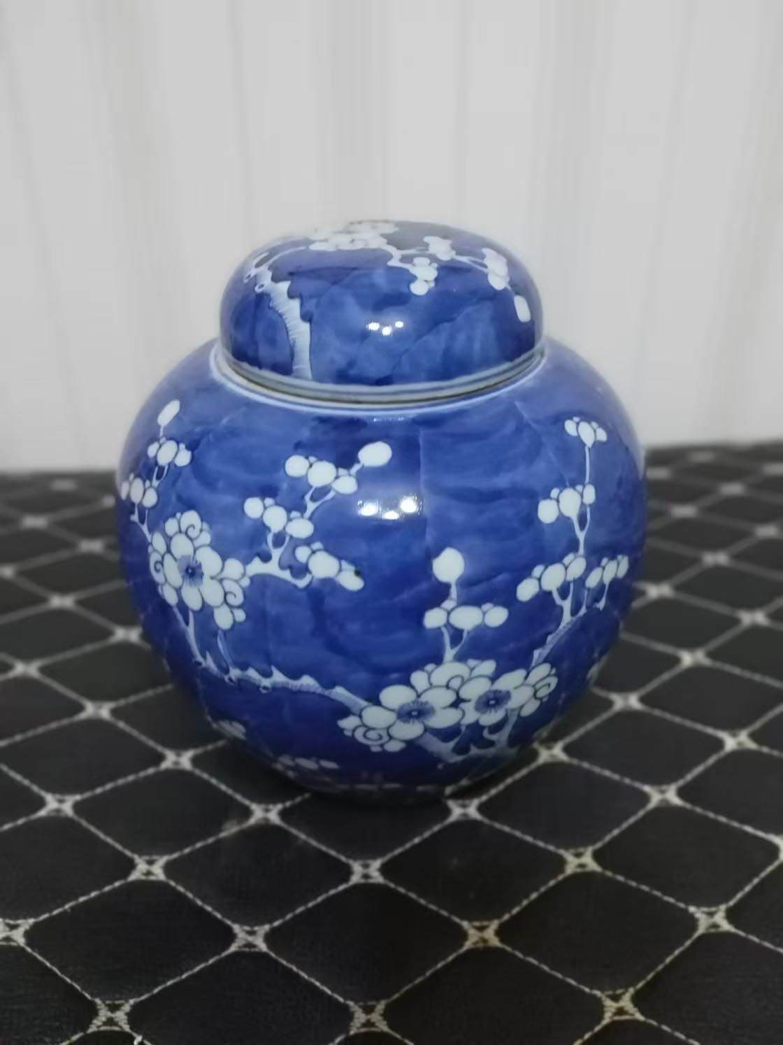 Blue flower bed with lid-国际艺术品交易网