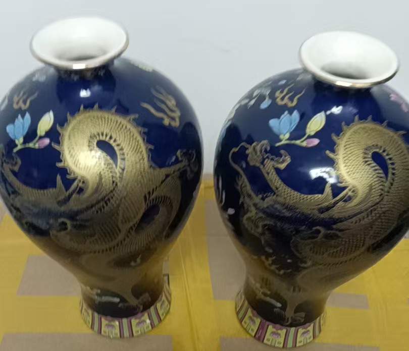 Blue glaze gold dragon pattern bottle-国际艺术品交易网