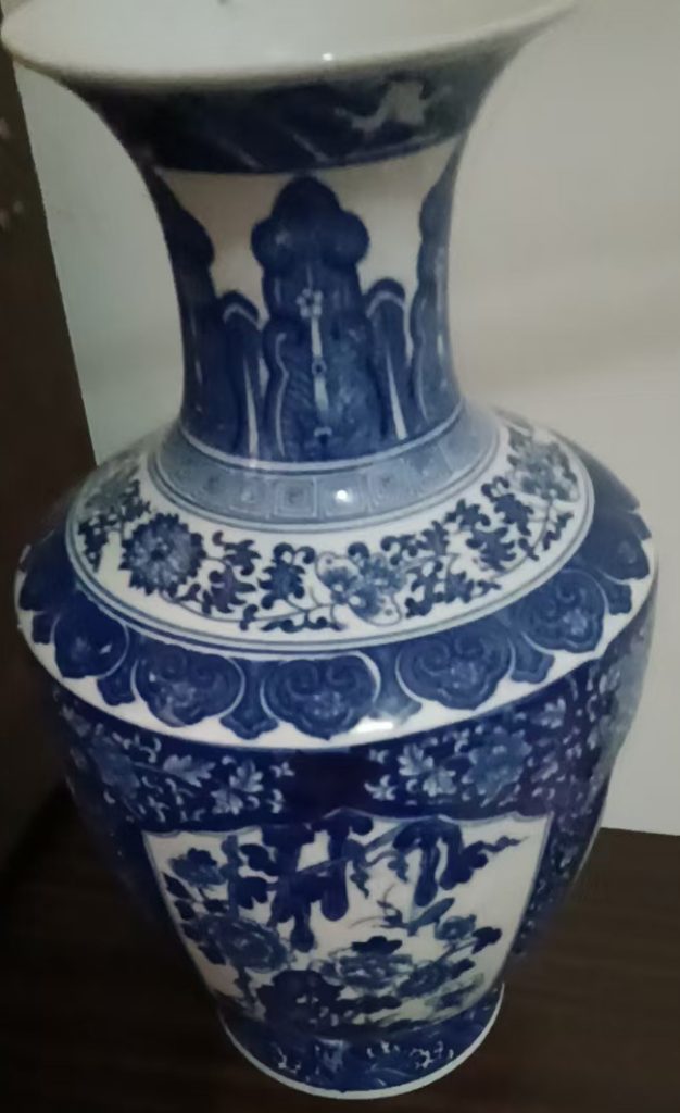 图片[1]-Ceramic blue and white porcelain vase-国际艺术品交易网