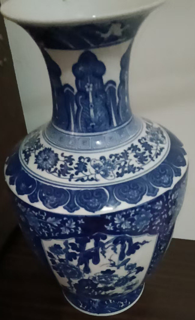 Ceramic blue and white porcelain vase-国际艺术品交易网