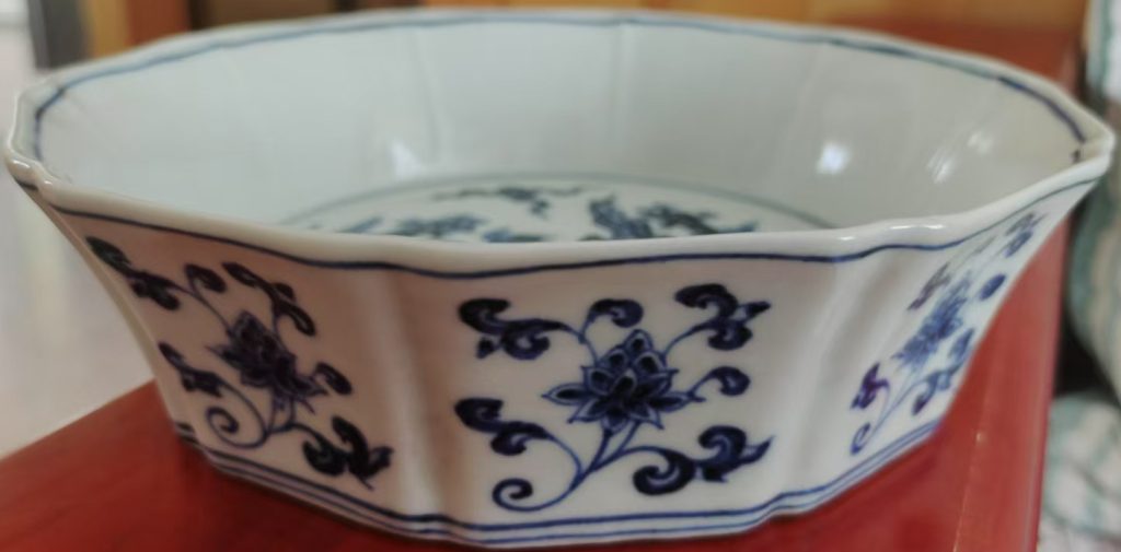 图片[1]-Daming Xuande blue and white dragon pattern porcelain-国际艺术品交易网