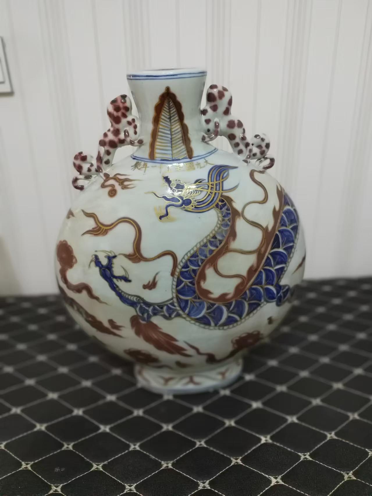 Dragon pattern moon bottle-国际艺术品交易网