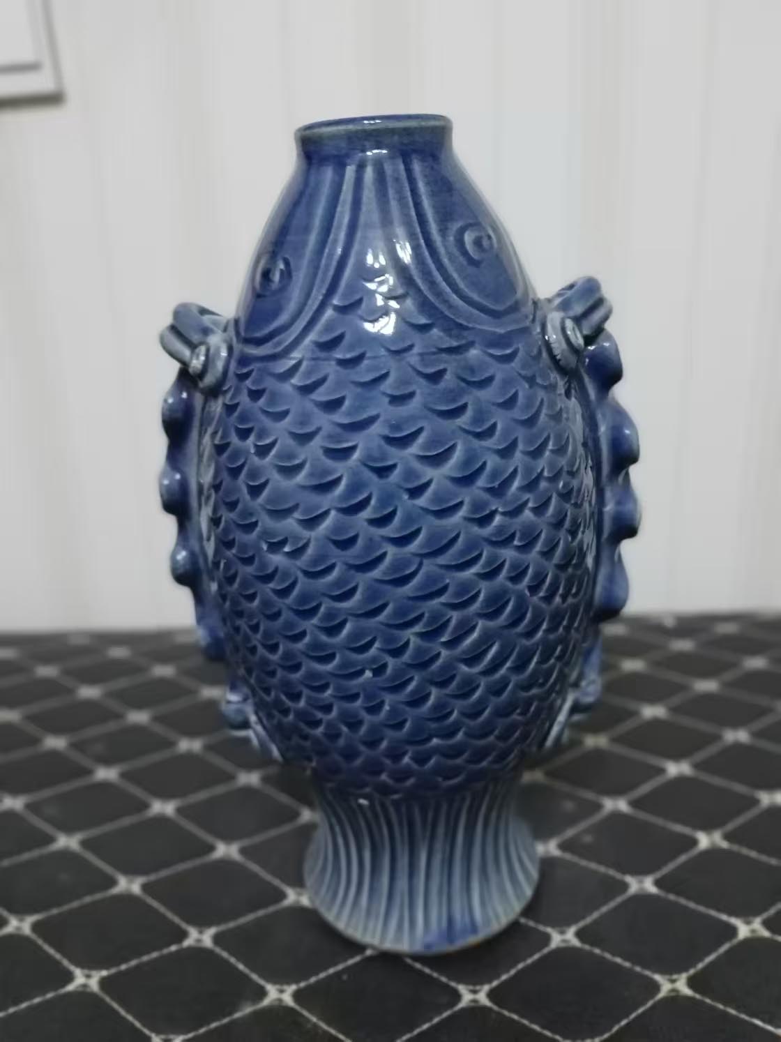 Fat fish-shaped blue porcelain-国际艺术品交易网