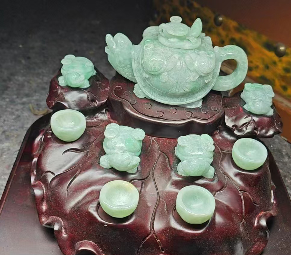 Full green exquisite carved turtle teapot-国际艺术品交易网