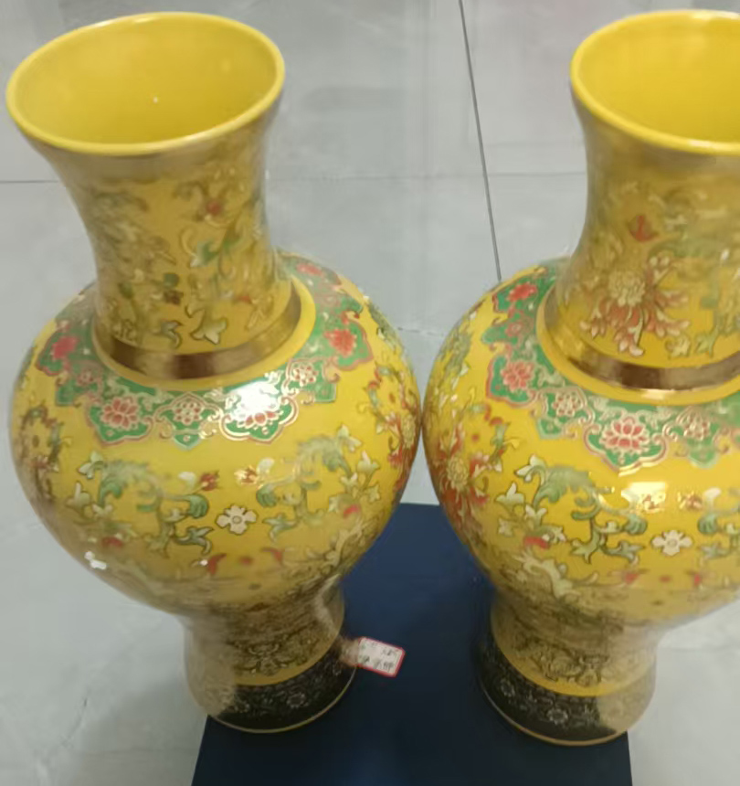 Large ceramic enamel painted gold bottle-国际艺术品交易网