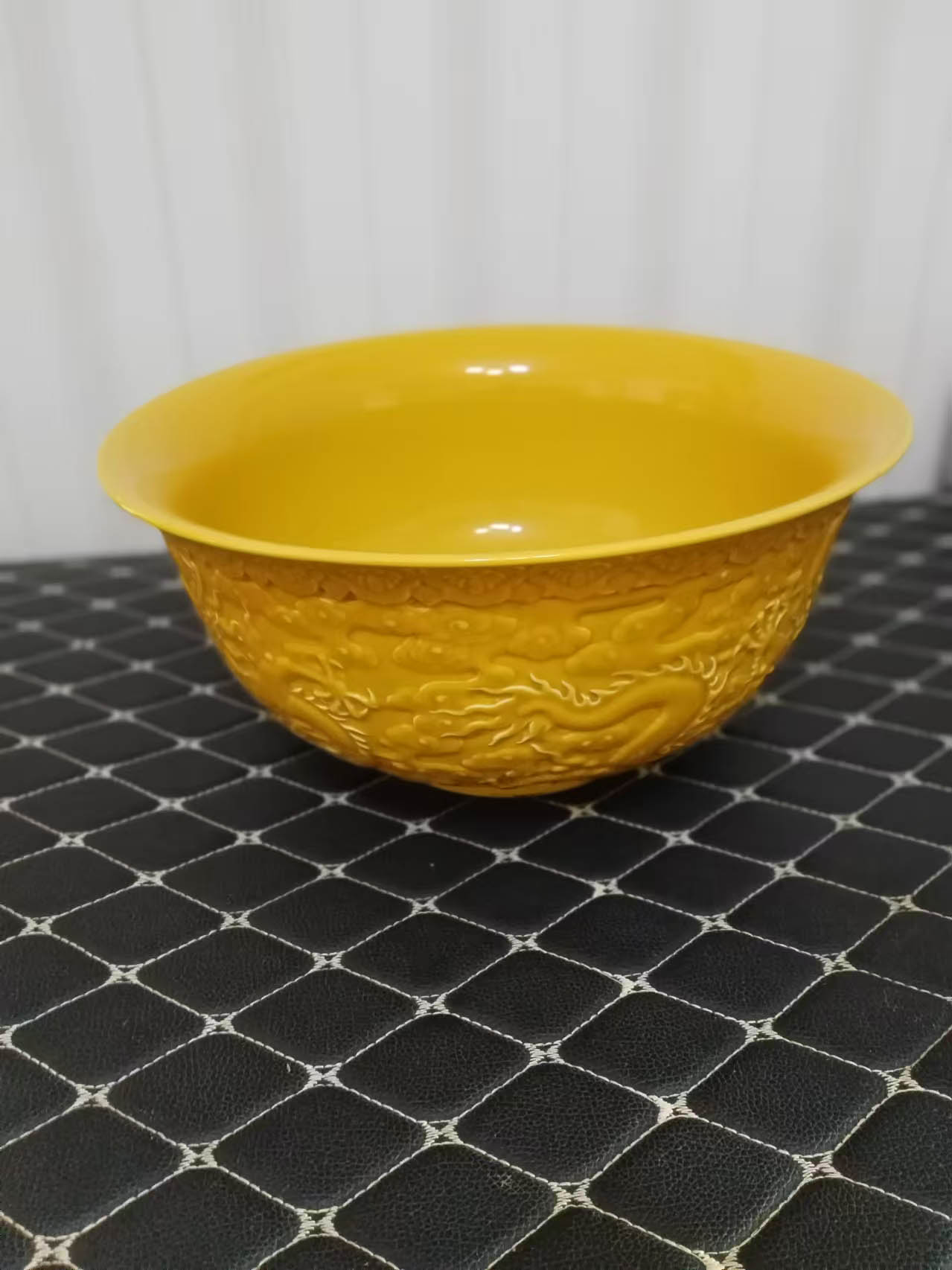 Large yellow glazed bowl-国际艺术品交易网