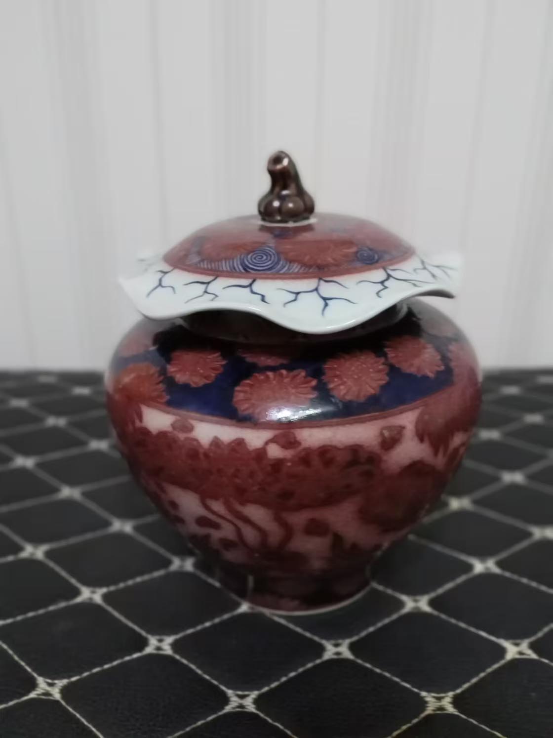 Lotus leaf cover glazed red can-国际艺术品交易网