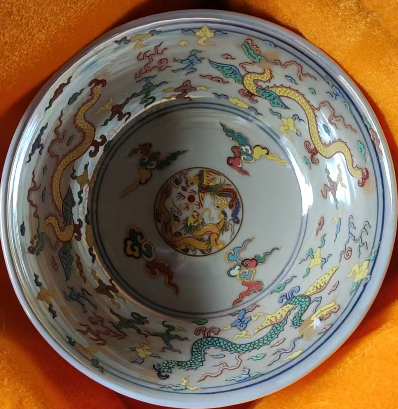 Ming Dynasty Chenghua Year-made Doucai Sanlong Pattern Ceramics-国际艺术品交易网