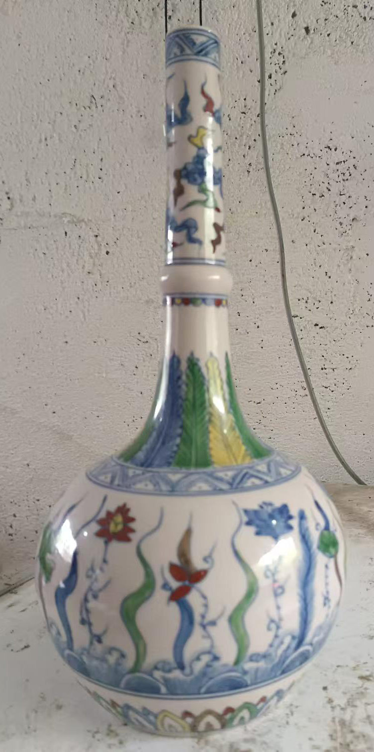 Mingchenghua Doucai melon butterfly pattern key bottle-国际艺术品交易网