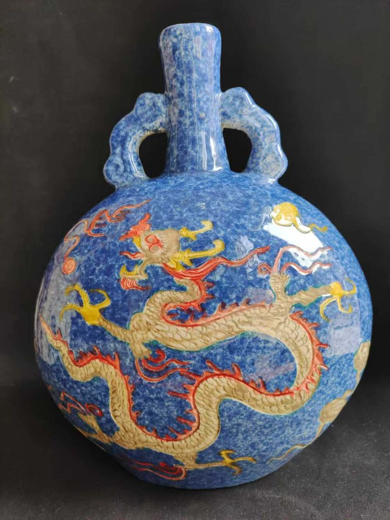 图片[1]-Ming Dynasty Jingtai sprinkled blue glaze dragon pattern moon bottle-国际艺术品交易网