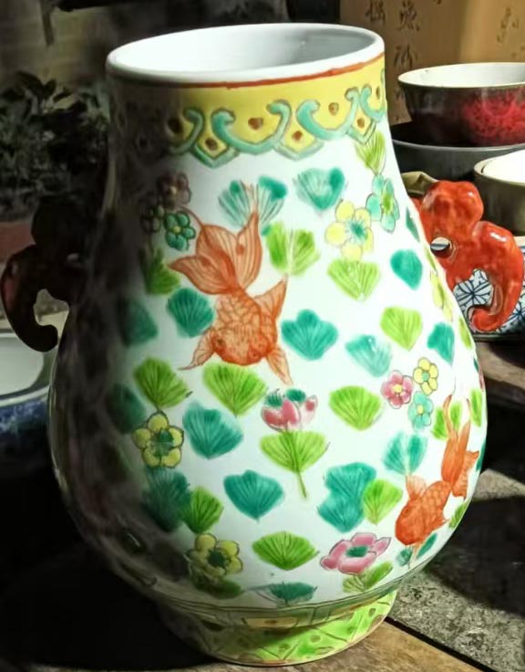Porcelain bottle-国际艺术品交易网