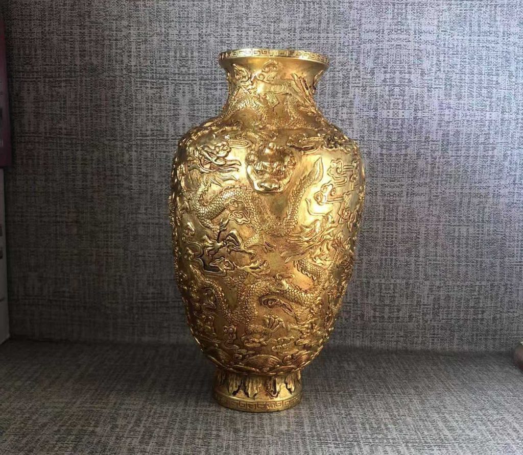 图片[1]-Qianlong Golden Land Embossed Kowloon Pattern Lantern Bottle-国际艺术品交易网