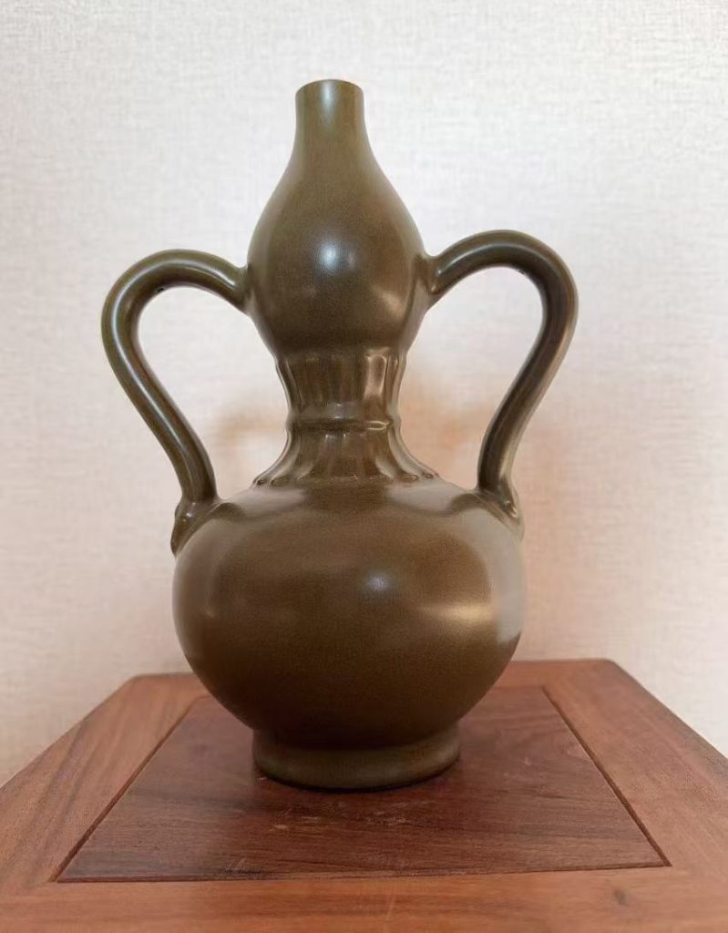 图片[1]-Qianlong official kiln purple gold glaze gourd bottle-国际艺术品交易网