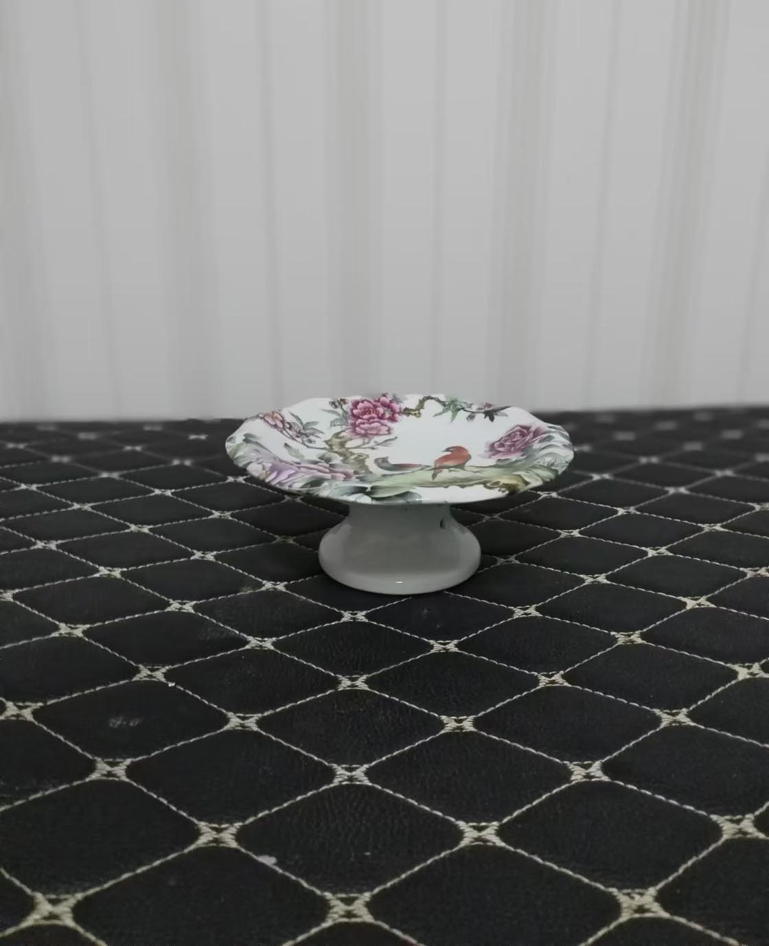 Small high-legged flower plate-国际艺术品交易网