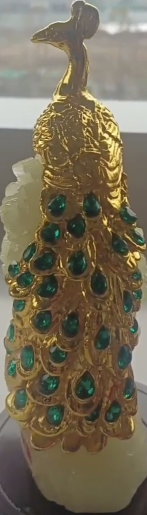 图片[1]-The glorious and noble peacock gold-plated decoration is auspicious.-国际艺术品交易网