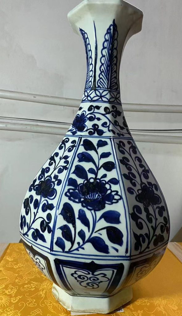 图片[1]-Yuan Dynasty tangled lotus pattern jade pot spring bottle porcelain-国际艺术品交易网