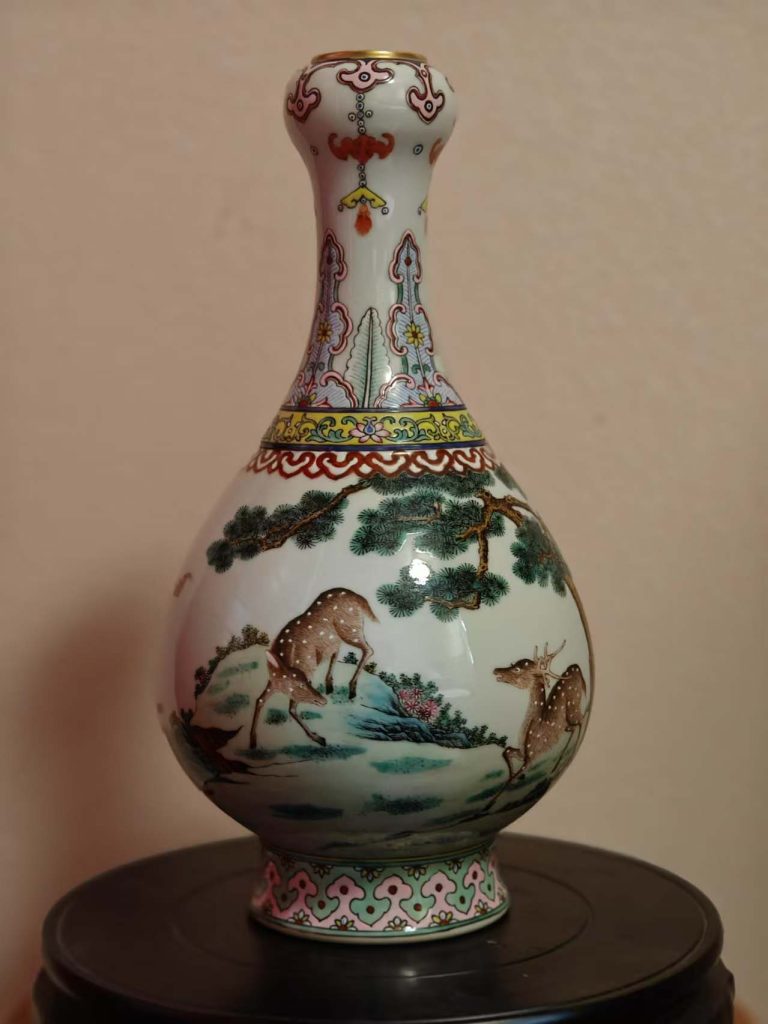 图片[1]-Qing Dynasty Qianlong annual tracing gold pastel pine deer pattern garlic bottle-国际艺术品交易网