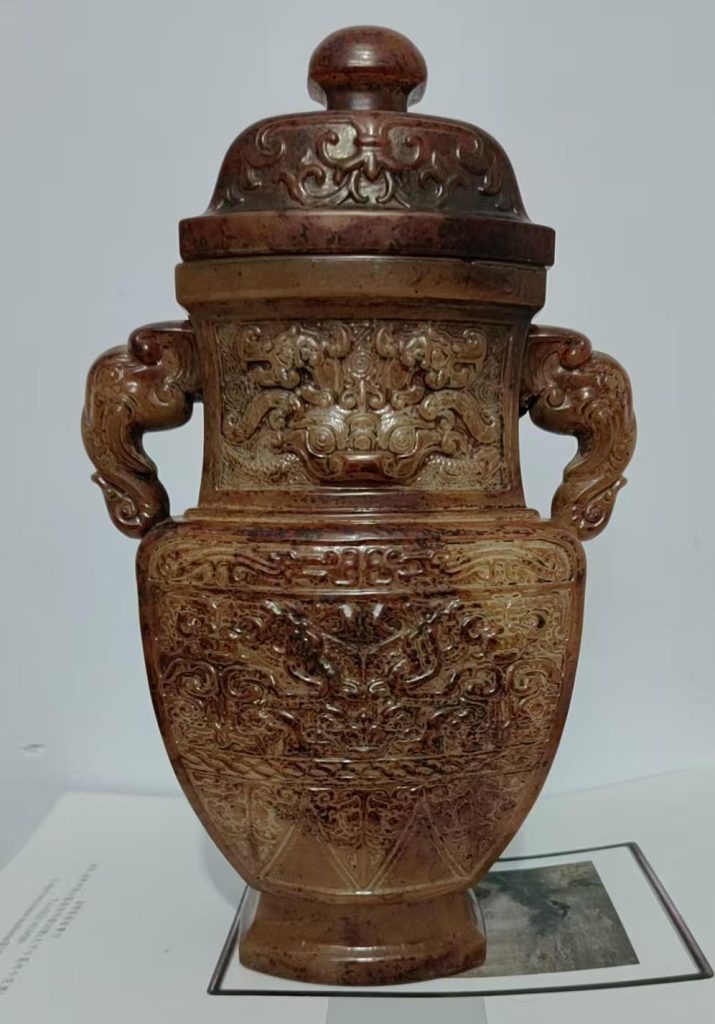 图片[1]-Ancient jade old jade ornament and Tianyu high relief vase-国际艺术品交易网