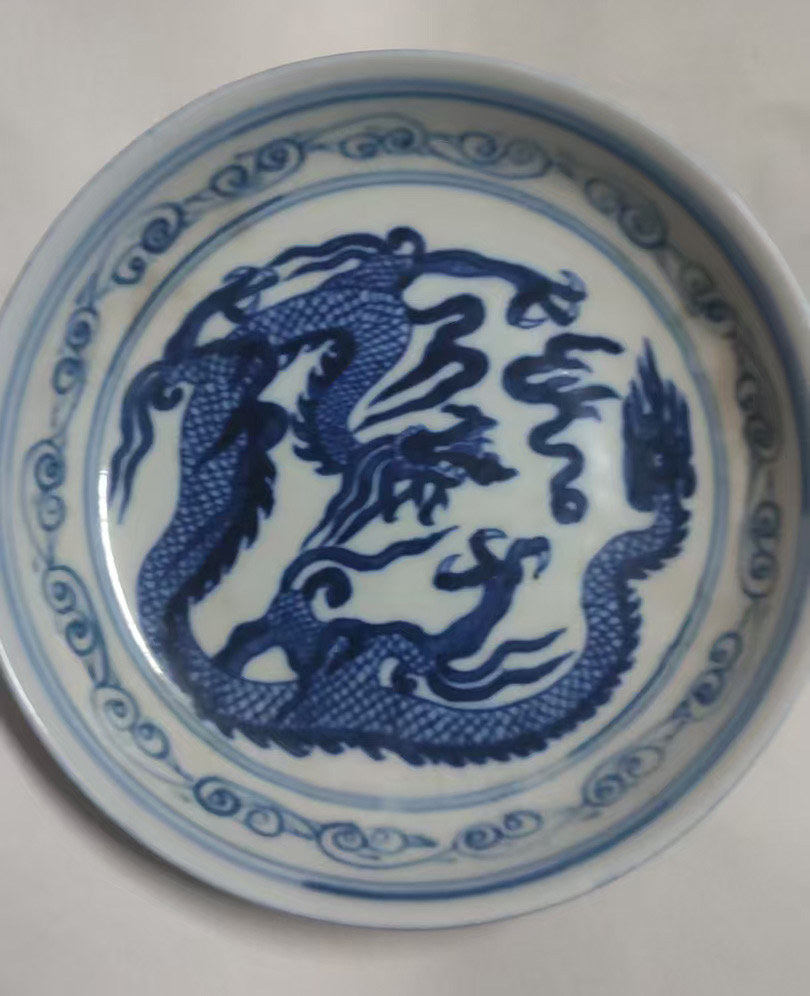 Blue and white dragon pattern pot-国际艺术品交易网