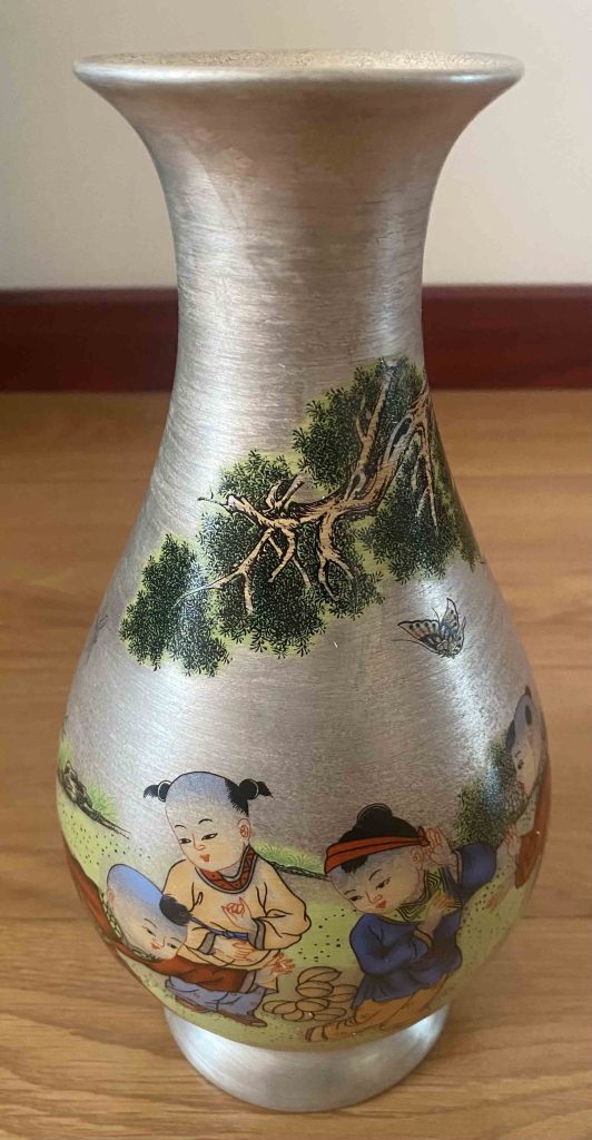 图片[1]-Colorful character porcelain bottle-国际艺术品交易网