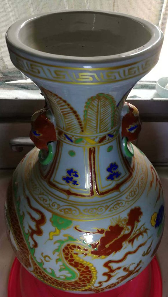 图片[1]-Colorful dragon and phoenix pattern like ear bottle-国际艺术品交易网