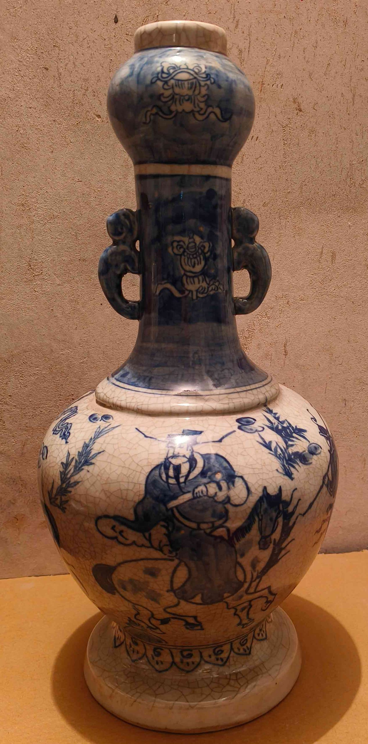 Daming Chenghua blue and white vase-国际艺术品交易网