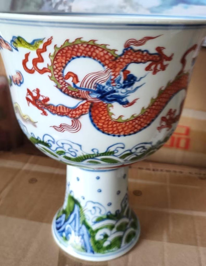 图片[1]-Daming Xuande year blue and flower fighting color water dragon pattern full gold bowl-国际艺术品交易网