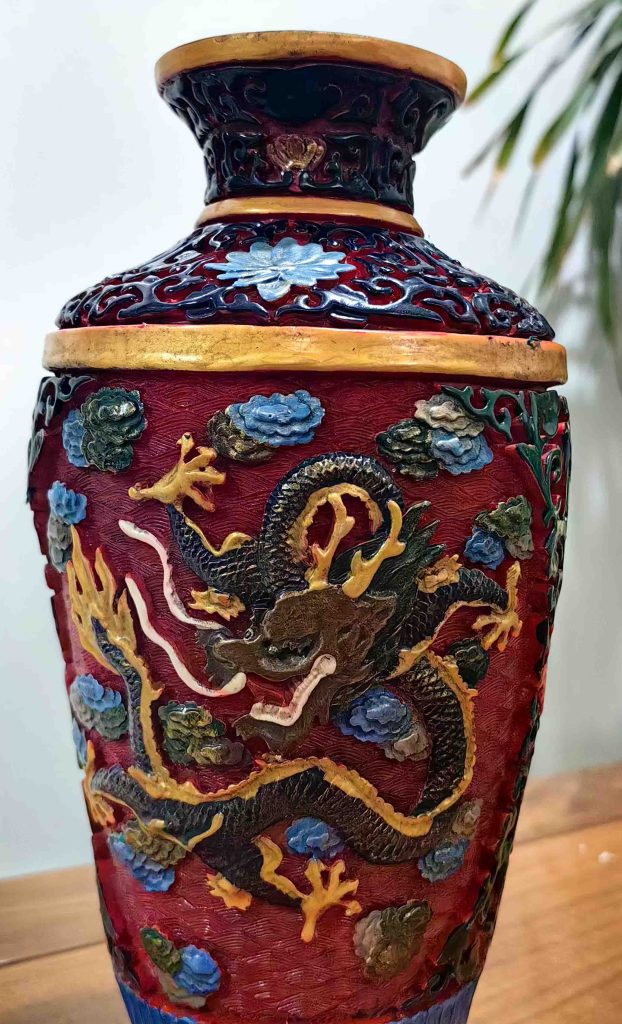 图片[1]-Dragon pattern appreciation bottle made in the Qianlong year of the Qing Dynasty-国际艺术品交易网