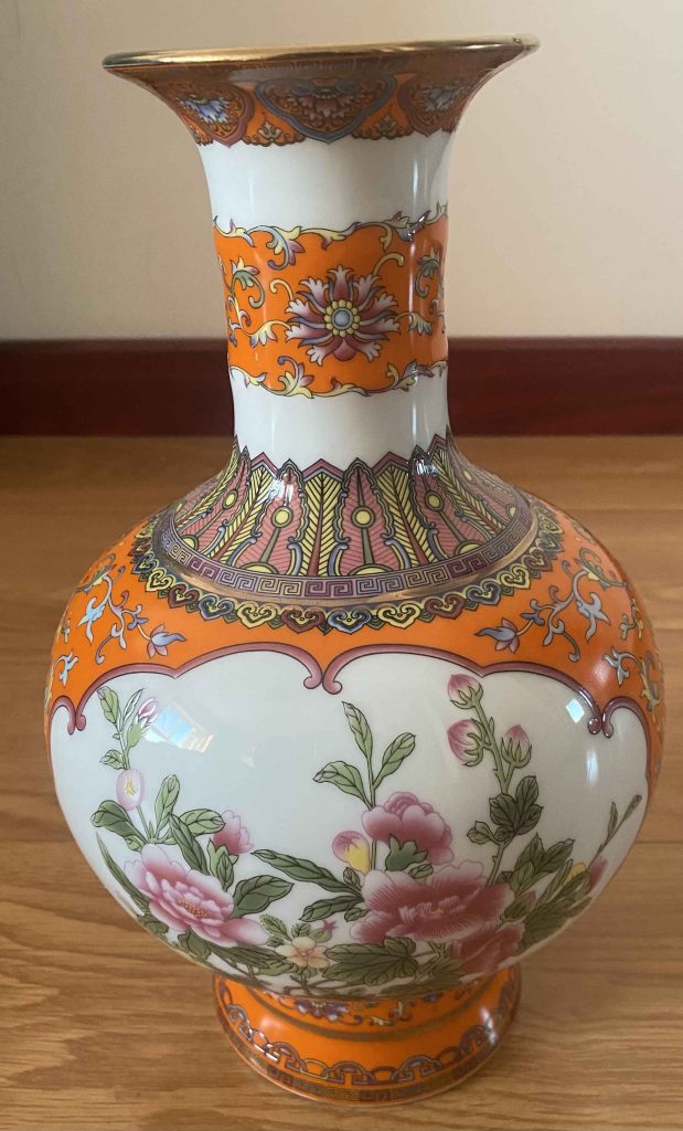 图片[1]-Enamel color double-sided open window flowers bloom rich and noble reward bottle-国际艺术品交易网