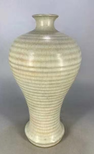 Goyao Xuanwen Plum Bottle-国际艺术品交易网