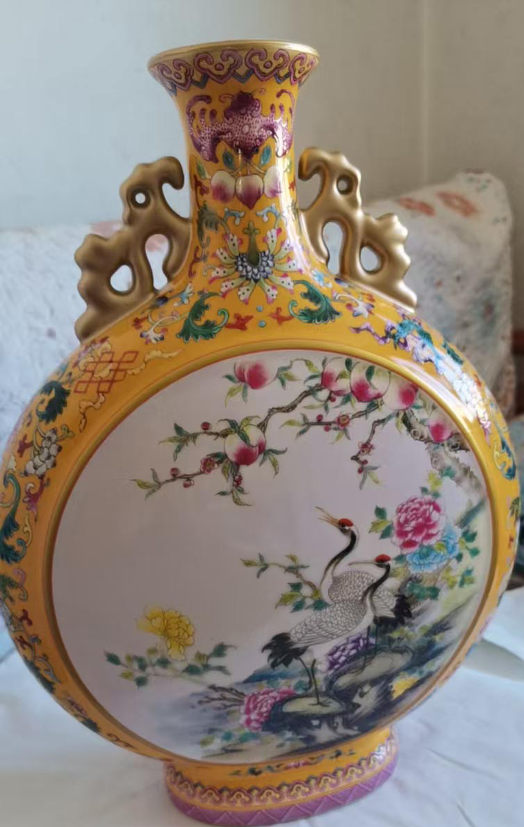 Jingdezhen antique ceramic vase Qianlong official kiln pastel moon bottle-国际艺术品交易网