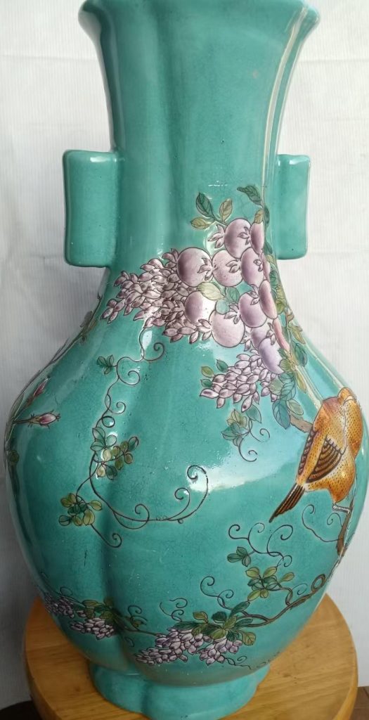 图片[1]-Jingdezhen enamel flower and bird porcelain bottle-国际艺术品交易网