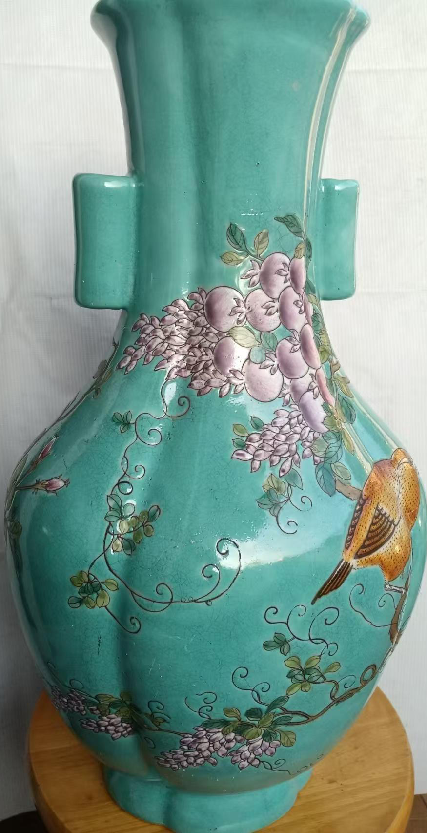 Jingdezhen enamel flower and bird porcelain bottle-国际艺术品交易网