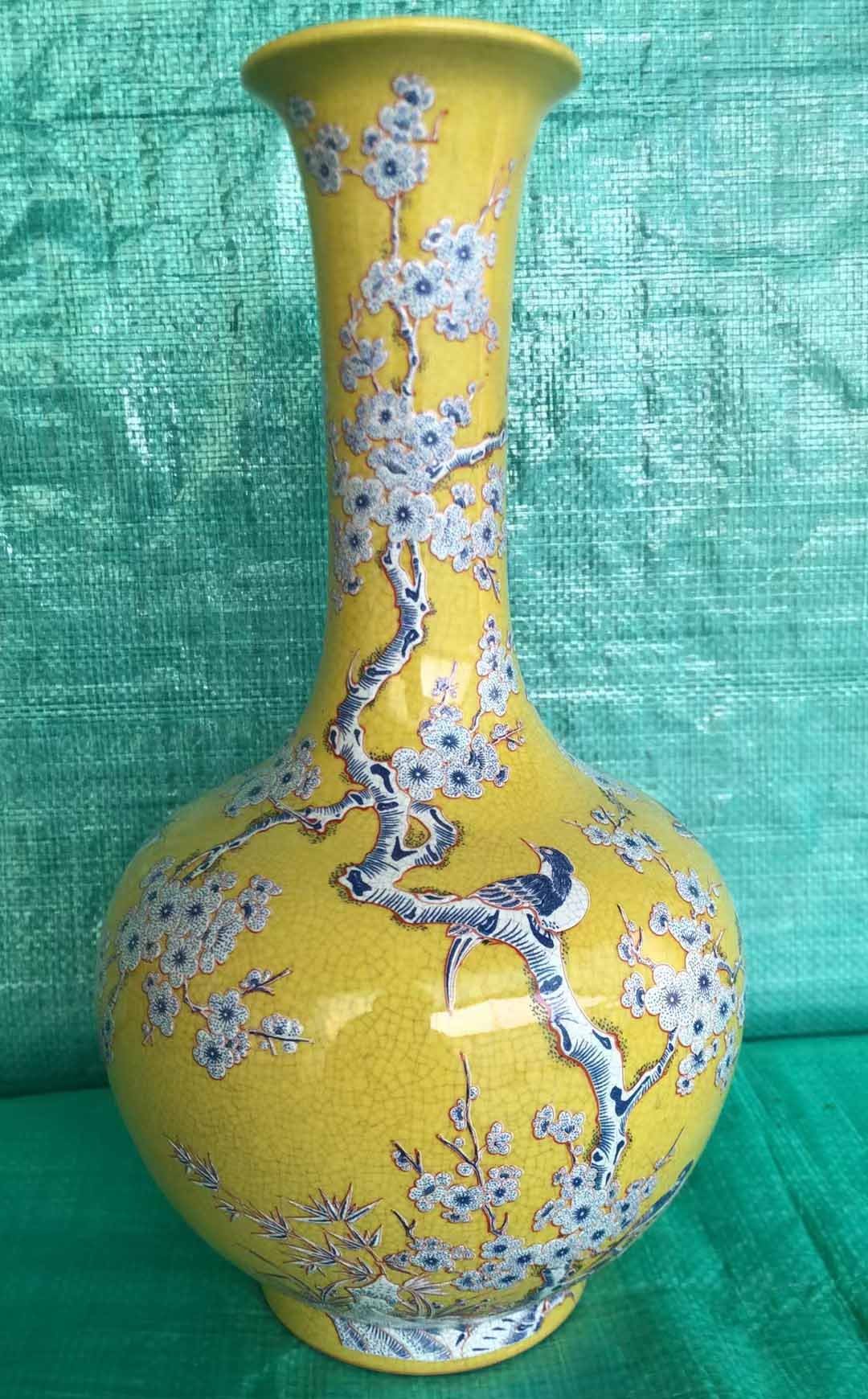 Jingdezhen enamel happy eyebrow porcelain bottle-国际艺术品交易网