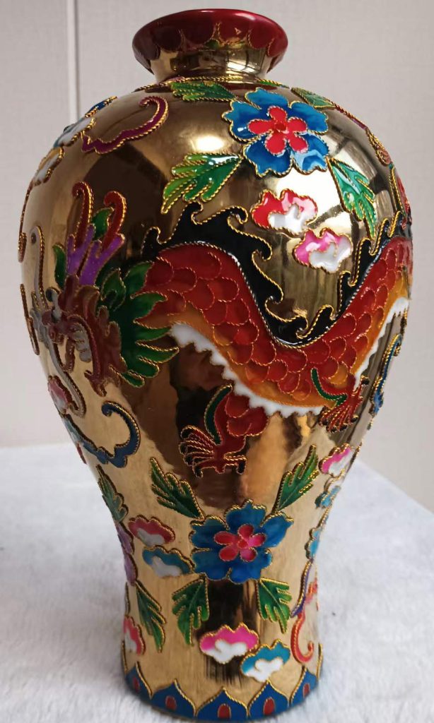 图片[1]-Luminous porcelain Daming Wangui Concubine Jindi enamel dragon and phoenix are auspicious bottle-国际艺术品交易网