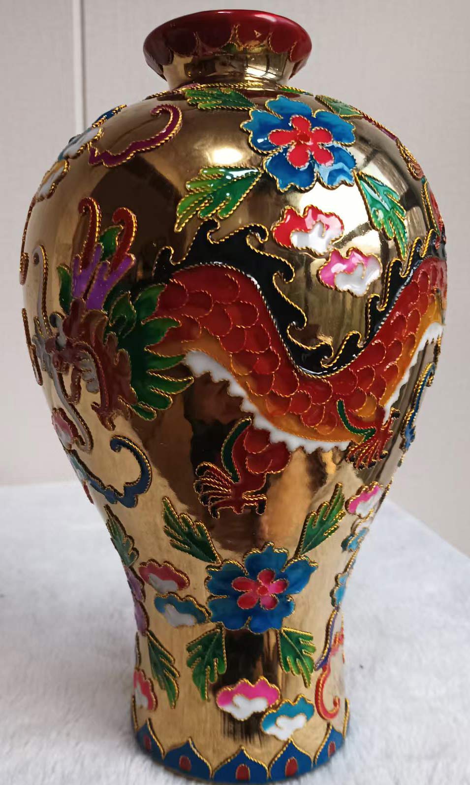 Luminous porcelain Daming Wangui Concubine Jindi enamel dragon and phoenix are auspicious bottle-国际艺术品交易网