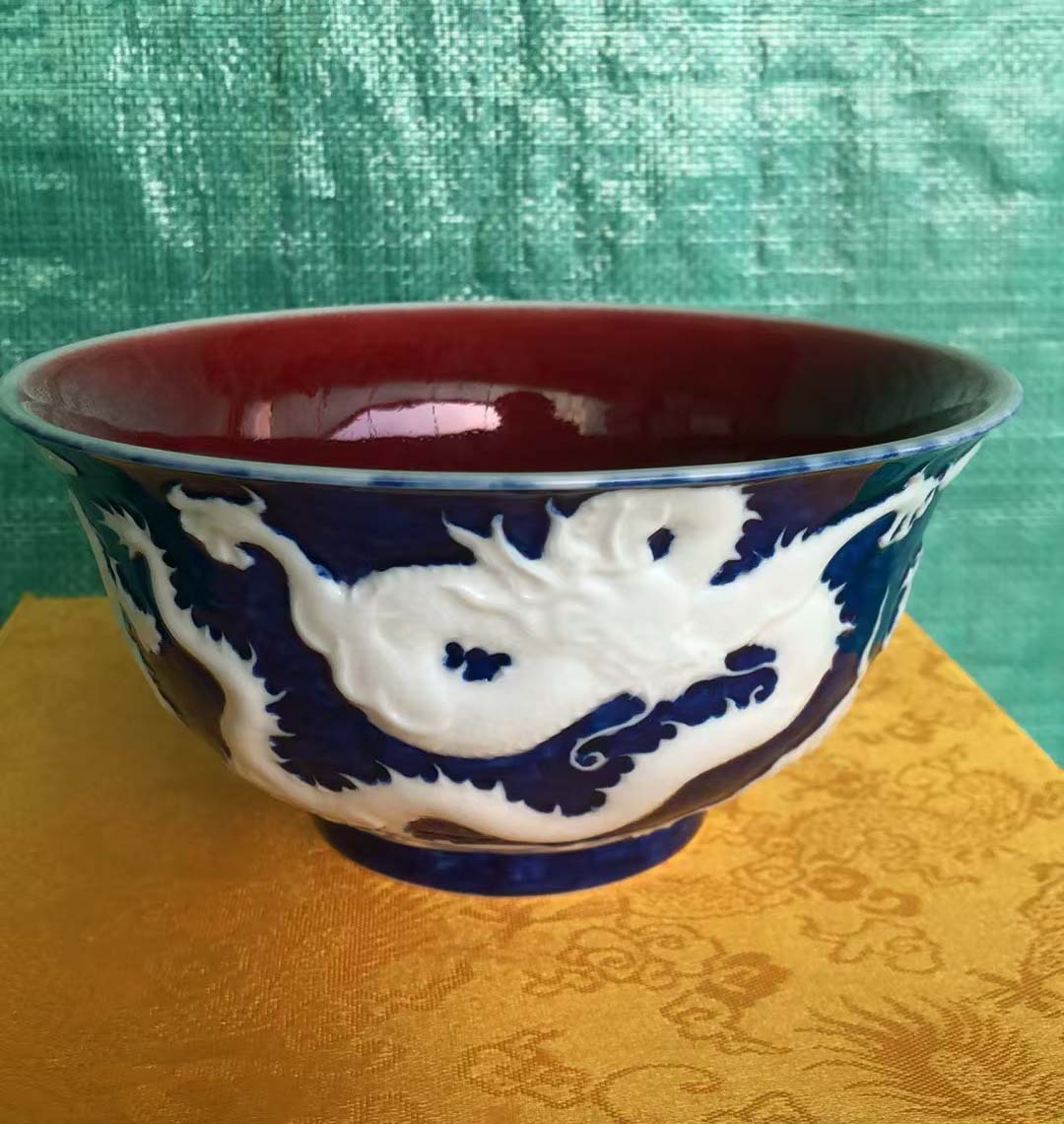 Ming Dynasty Xuande snowflake blue and white carved dragon pattern bowl-国际艺术品交易网
