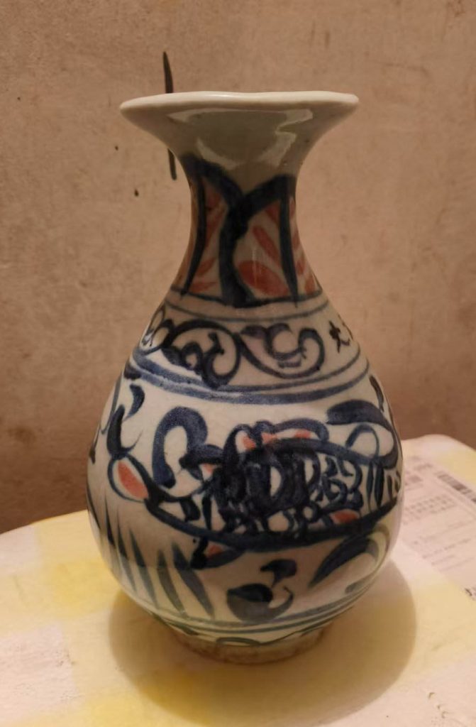 图片[1]-Ming Dynasty handmade folk kiln blue flower twisted branch lotus pattern jade pot spring bottle-国际艺术品交易网