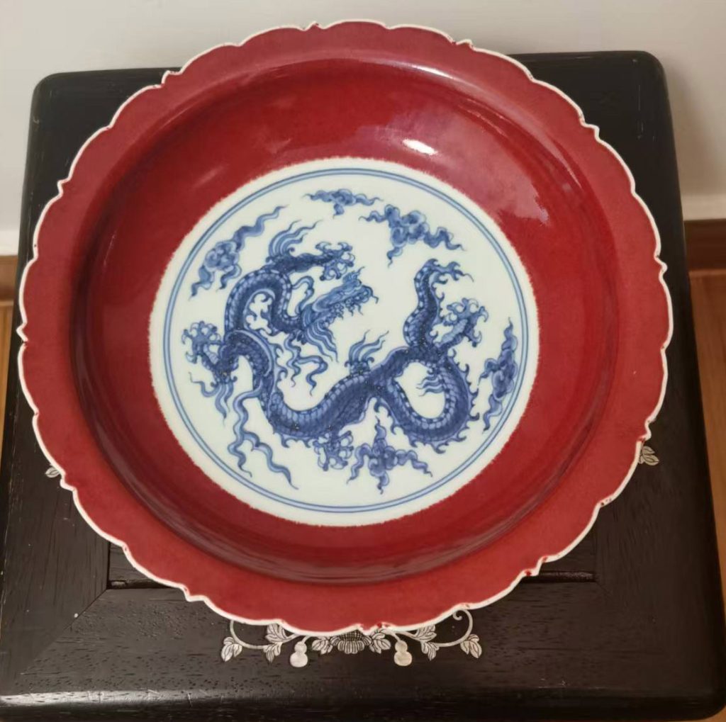 图片[1]-Ming Xuan Delang red glazed blue cloud dragon pattern sunflower mouth plate-国际艺术品交易网