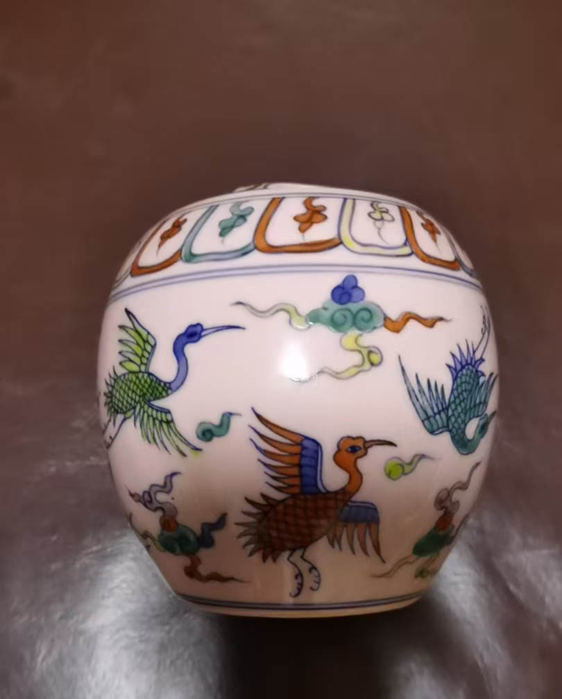 Mingchenghua red rare earth porcelain blue and white colorful crane tea can-国际艺术品交易网