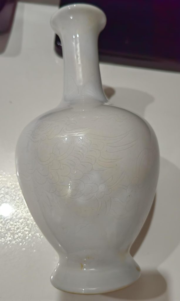 图片[1]-Mingchenghua white glaze porcelain bottle-国际艺术品交易网