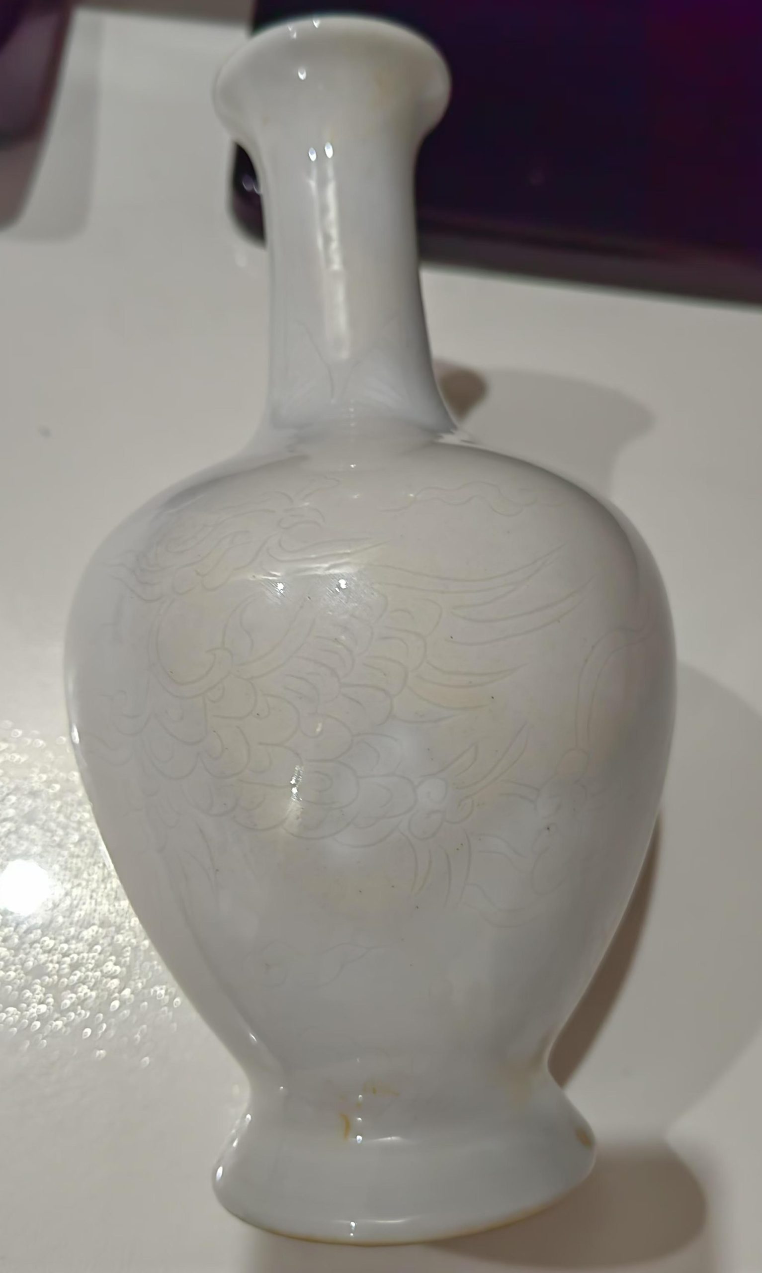 Mingchenghua white glaze porcelain bottle-国际艺术品交易网