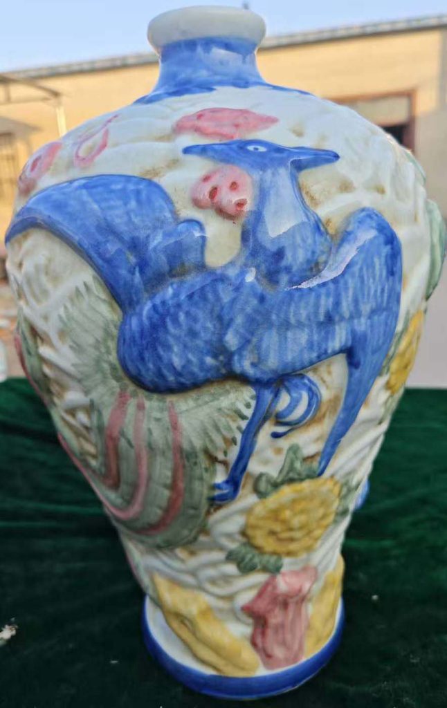 图片[1]-Old porcelain Yuan Dynasty relief dragon pattern plum bottle-国际艺术品交易网